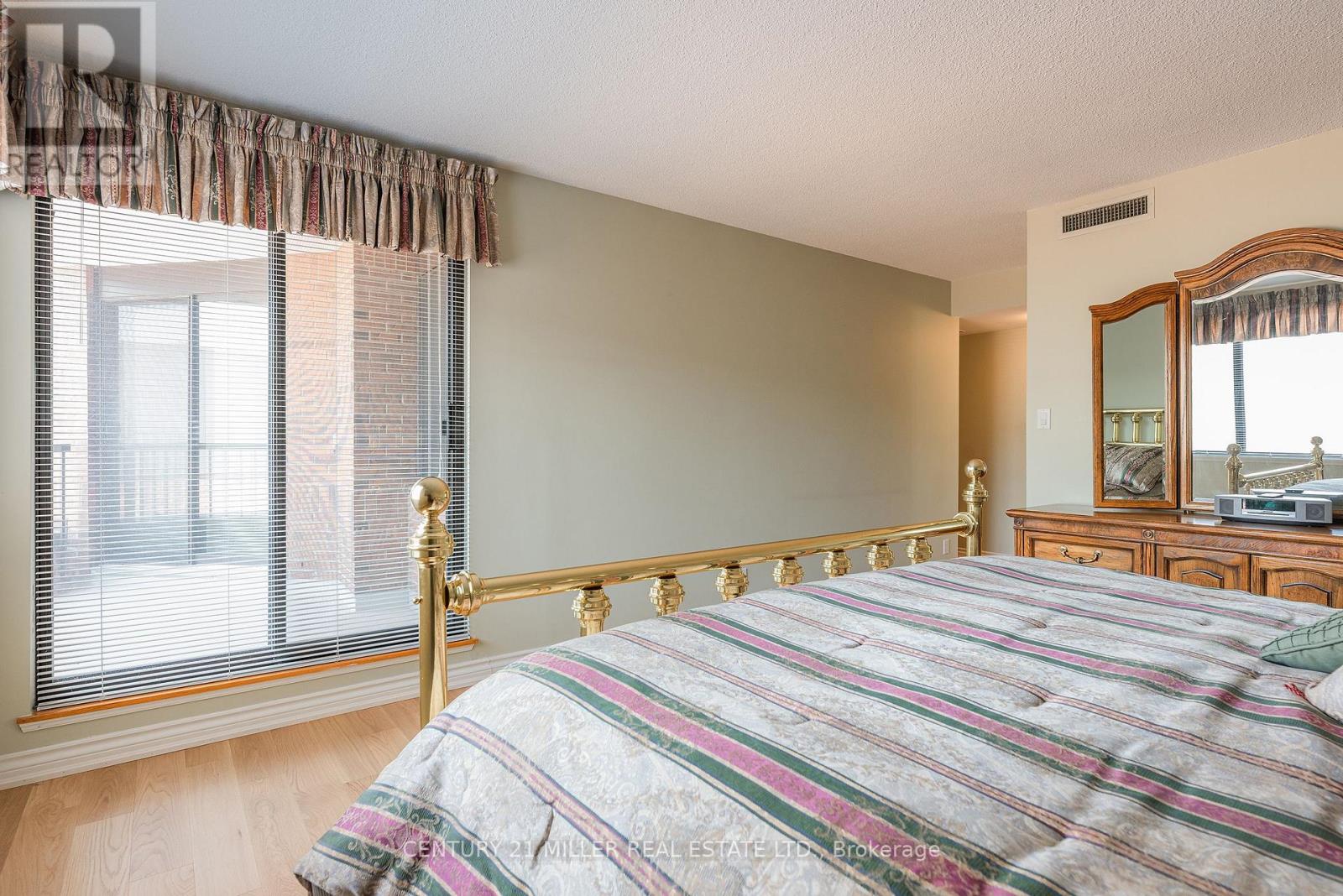 710 - 100 Lakeshore Road E, Oakville, Ontario  L6J 6M9 - Photo 22 - W12601410