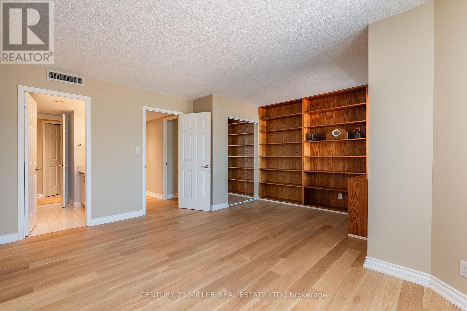 710 - 100 Lakeshore Road E, Oakville, Ontario  L6J 6M9 - Photo 26 - W12601410