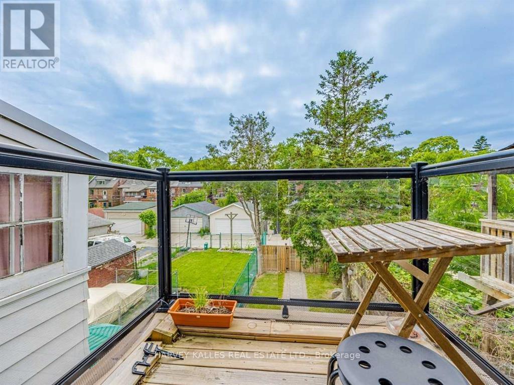 2 - 160 Lansdowne Avenue, Toronto, Ontario  M6K 2V9 - Photo 8 - W12601430