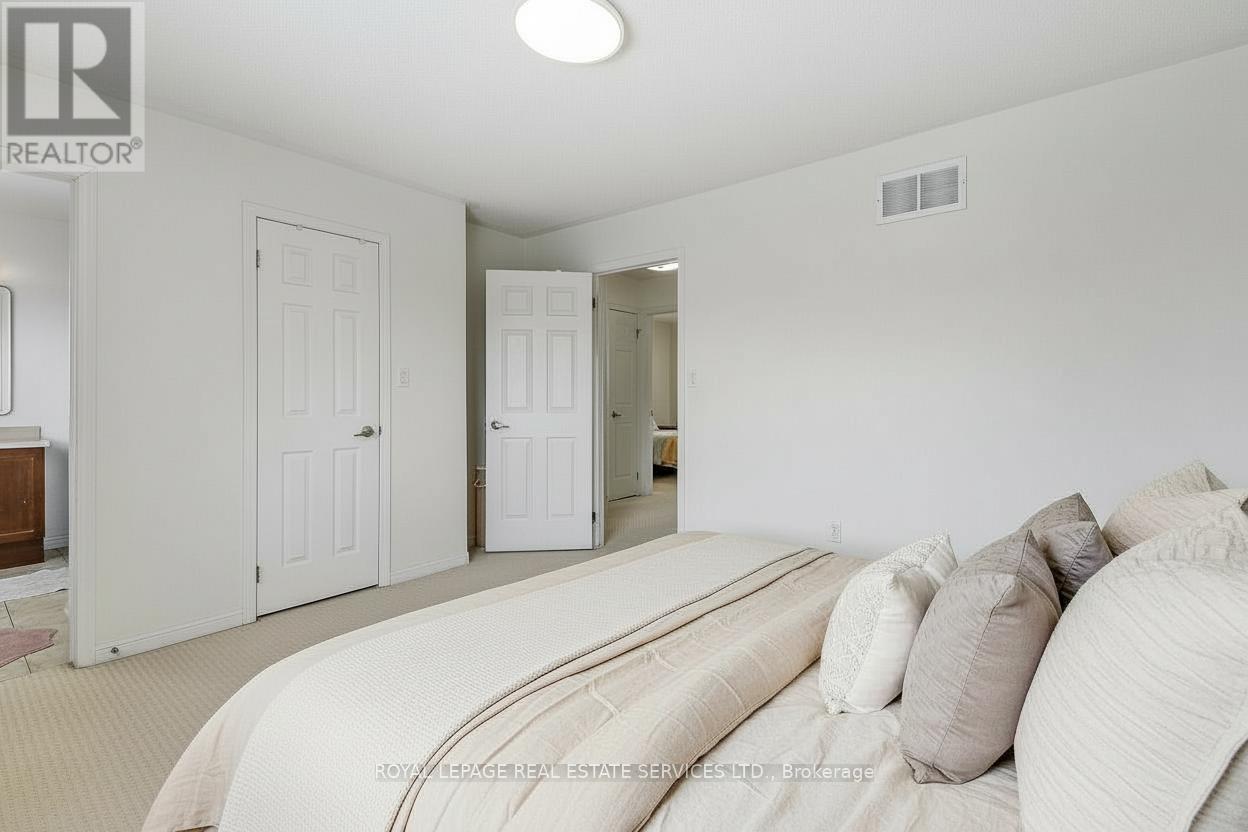 2455 Springforest Drive, Oakville, Ontario  L6M 0A1 - Photo 10 - W12601436