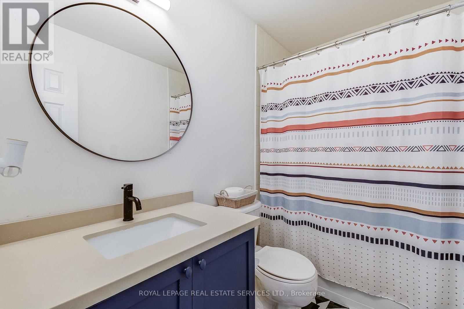 2455 Springforest Drive, Oakville, Ontario  L6M 0A1 - Photo 13 - W12601436