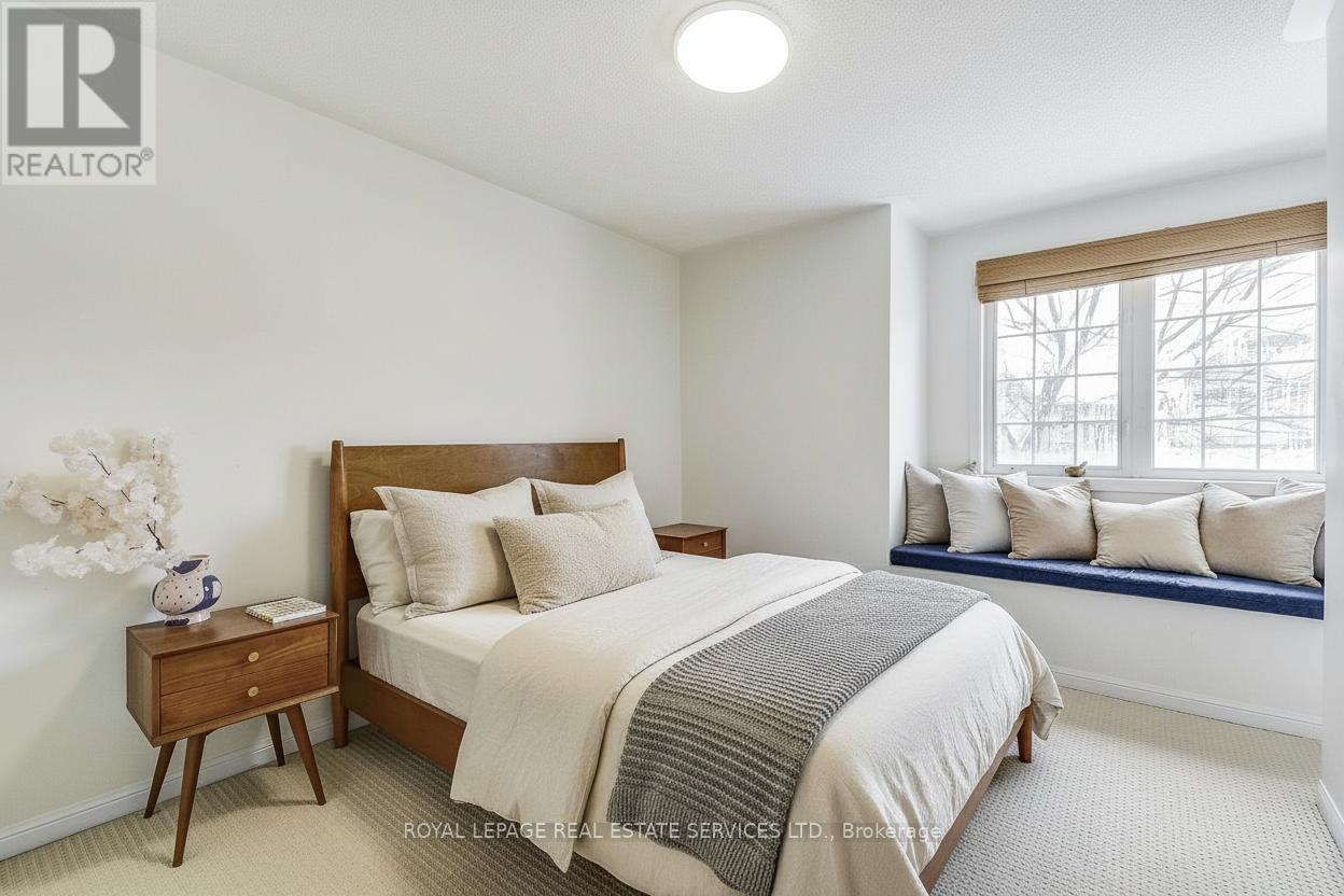 2455 Springforest Drive, Oakville, Ontario  L6M 0A1 - Photo 14 - W12601436