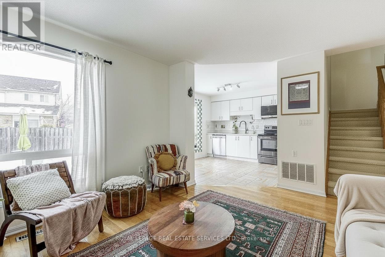 2455 Springforest Drive, Oakville, Ontario  L6M 0A1 - Photo 5 - W12601436