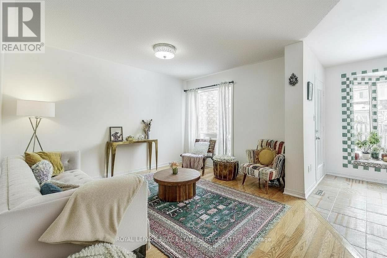 2455 Springforest Drive, Oakville, Ontario  L6M 0A1 - Photo 6 - W12601436