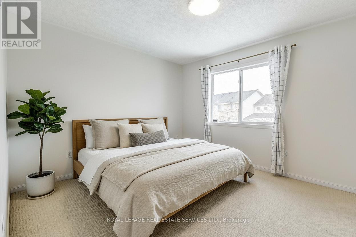 2455 Springforest Drive, Oakville, Ontario  L6M 0A1 - Photo 9 - W12601436