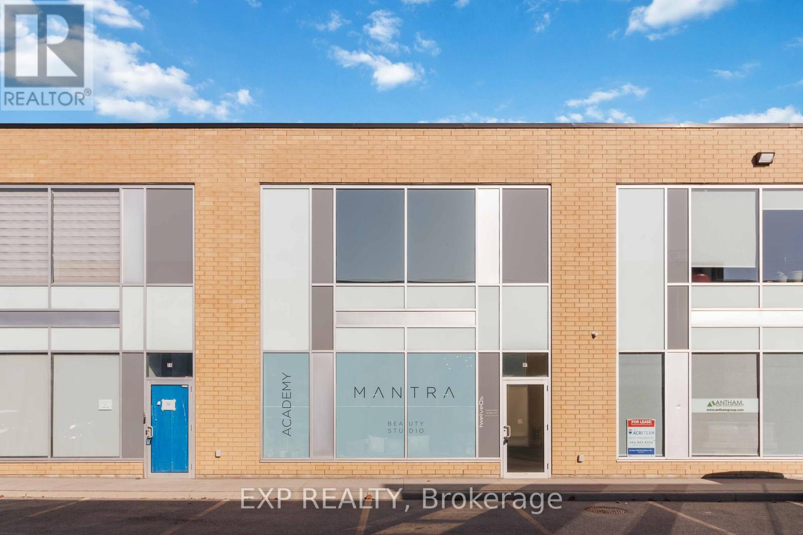 57 - 1215 Queens Way E, Mississauga, Ontario  L4Y 0G4 - Photo 2 - W12601448