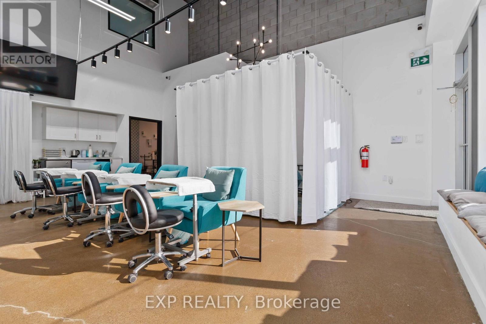 57 - 1215 Queens Way E, Mississauga, Ontario  L4Y 0G4 - Photo 9 - W12601448