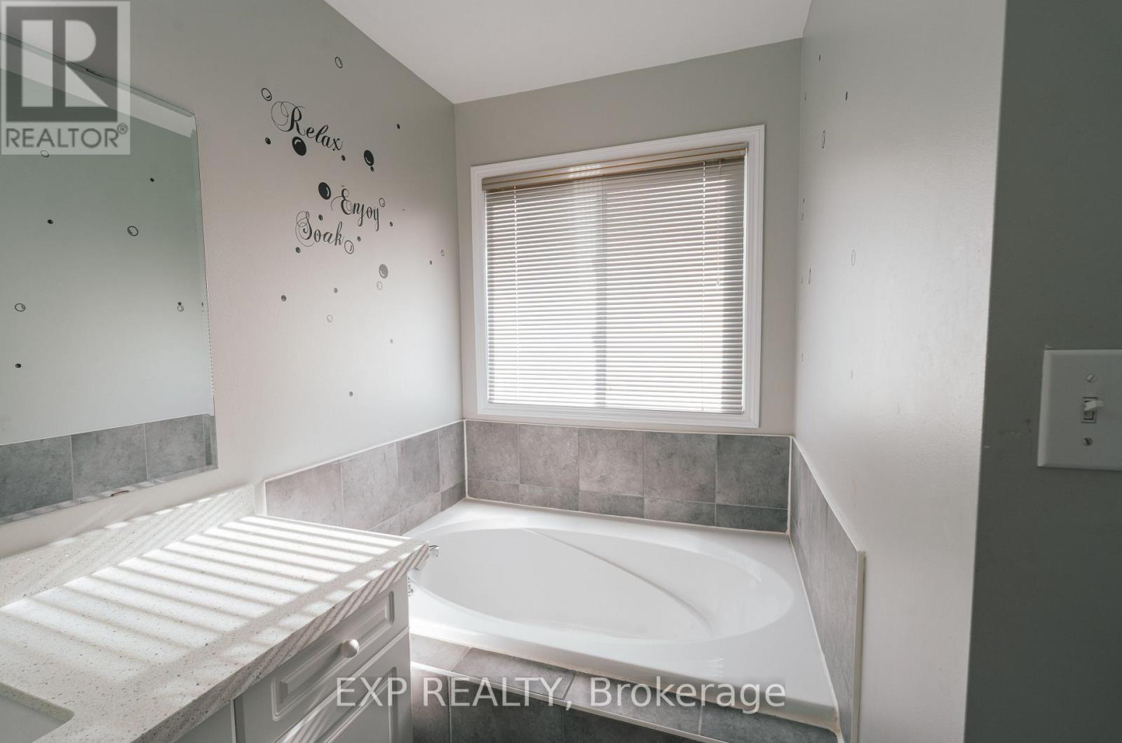 Upper - 10 Virtues Avenue, Brampton, Ontario  L7A 2R8 - Photo 20 - W12601466