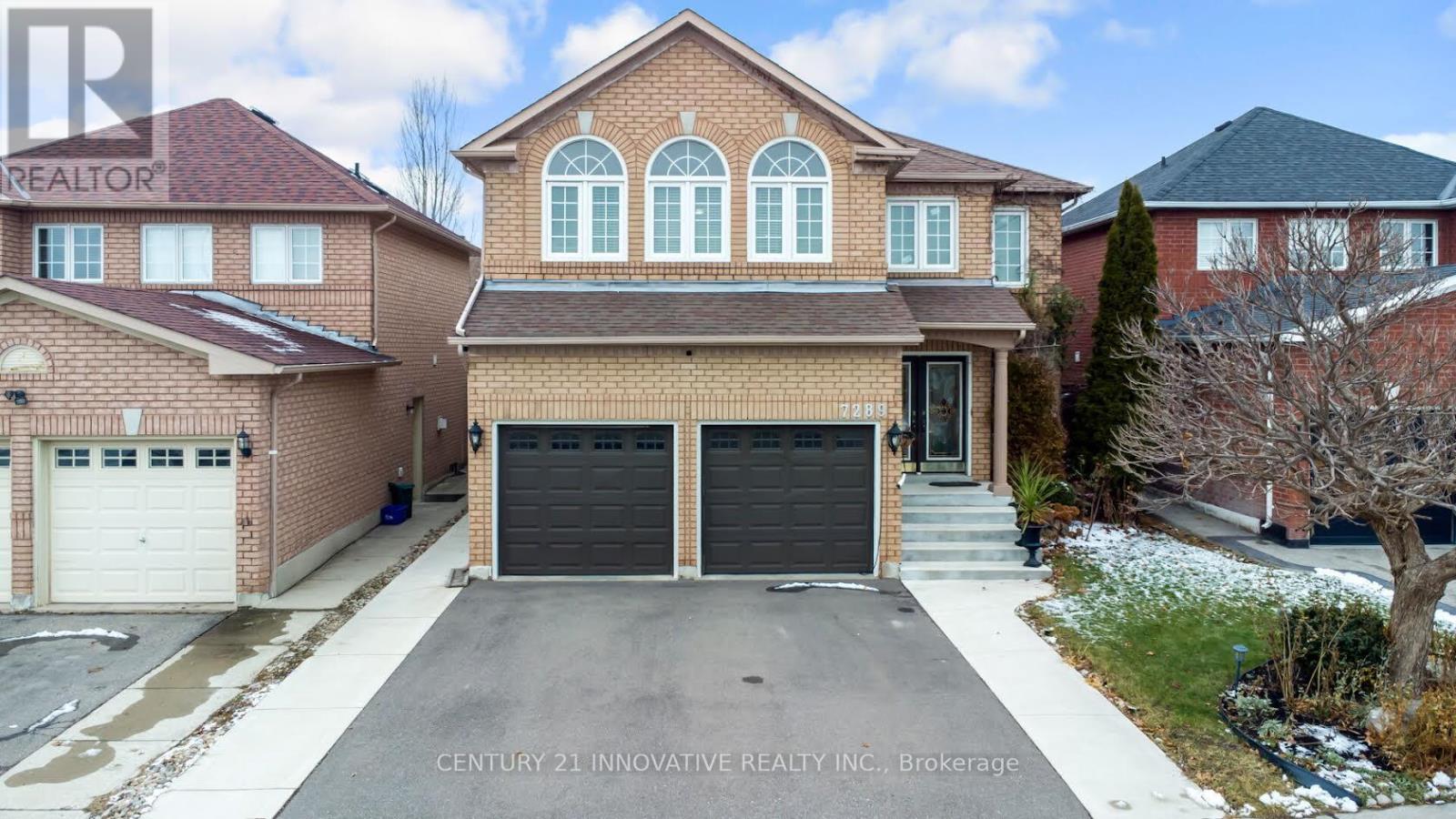 7289 Terragar Boulevard, Mississauga, Ontario  L5N 7L8 - Photo 2 - W12601476