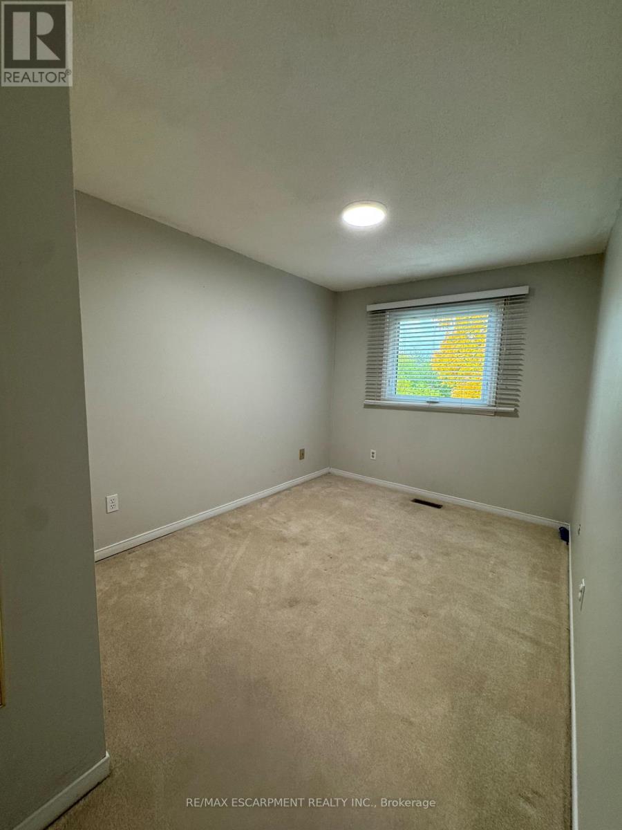 214 Ross Lane, Oakville, Ontario  L6H 5K5 - Photo 26 - W12420776