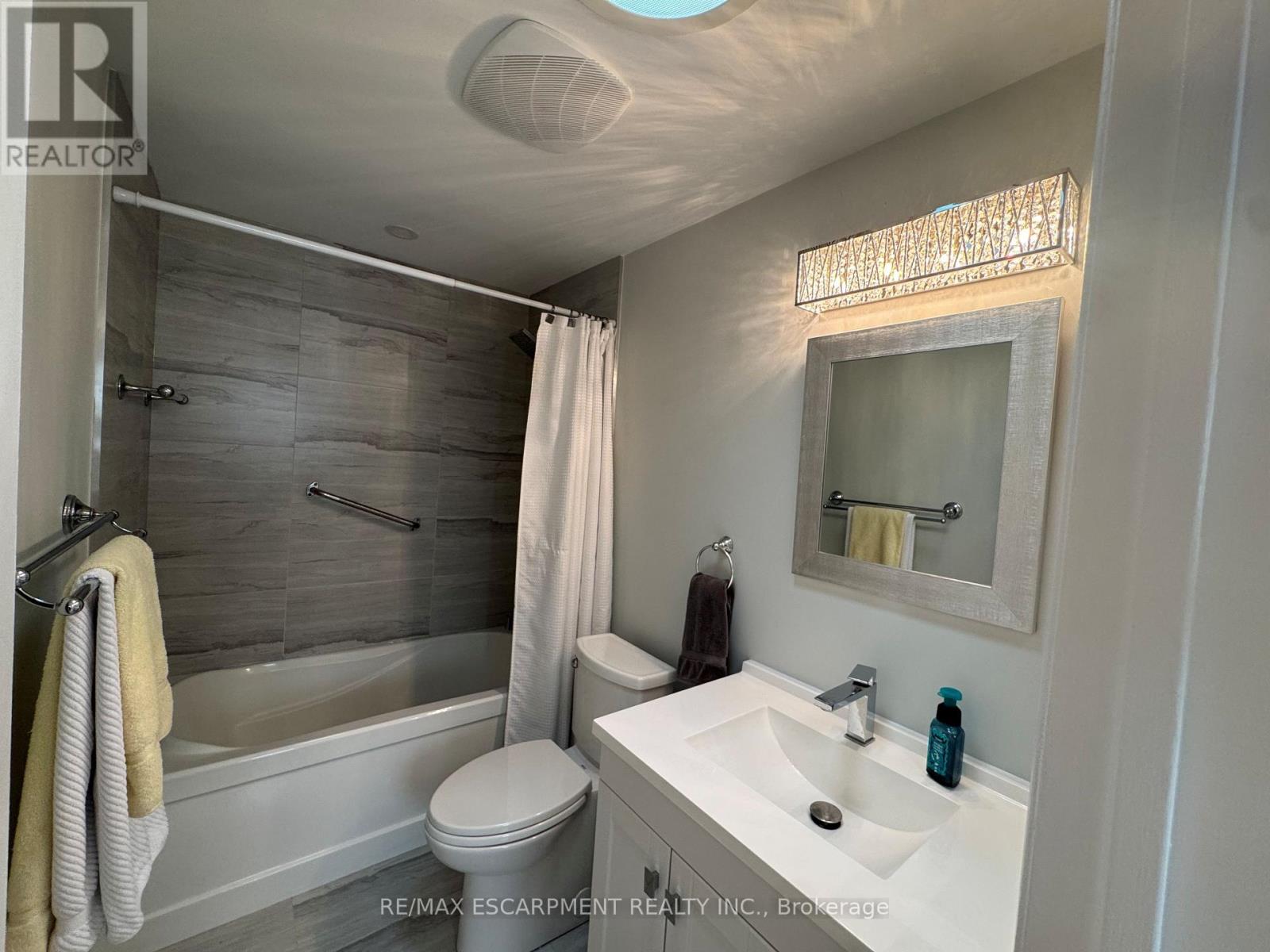 214 Ross Lane, Oakville, Ontario  L6H 5K5 - Photo 23 - W12420776