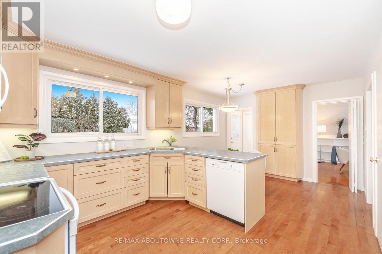 171 Sherwood Rise, Hamilton, Ontario  L8T 1P4 - Photo 14 - X12601434