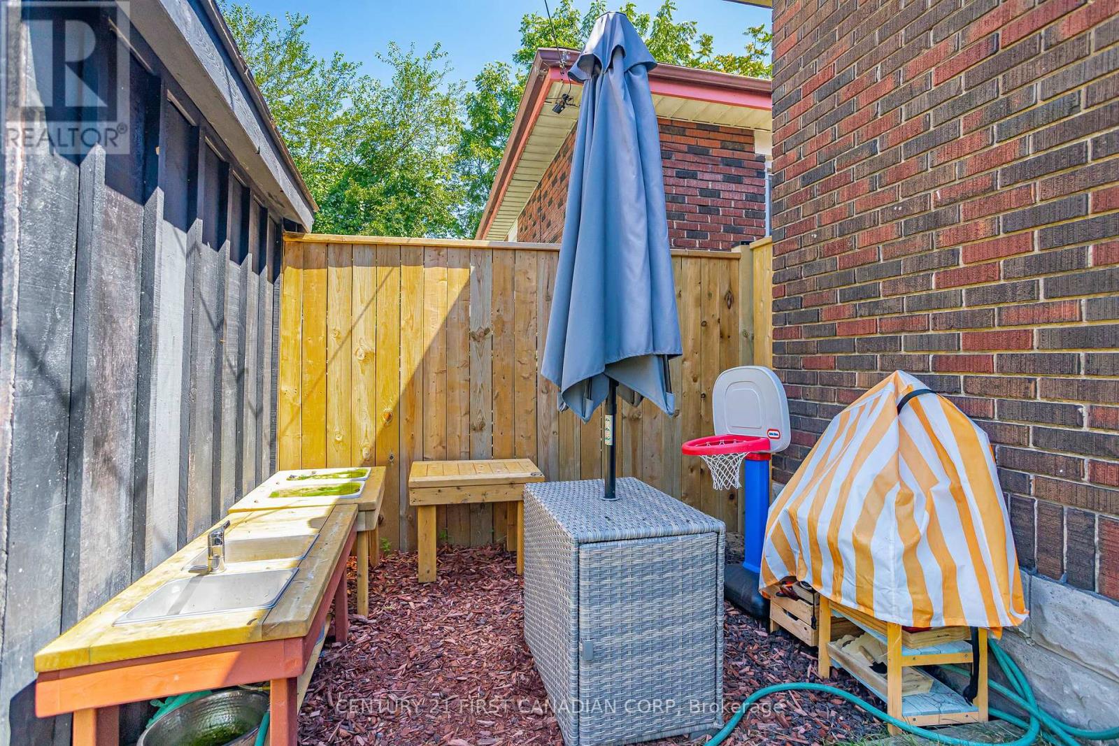 872 Lovett Street, London East, Ontario  N5Z 1N5 - Photo 41 - X12601494