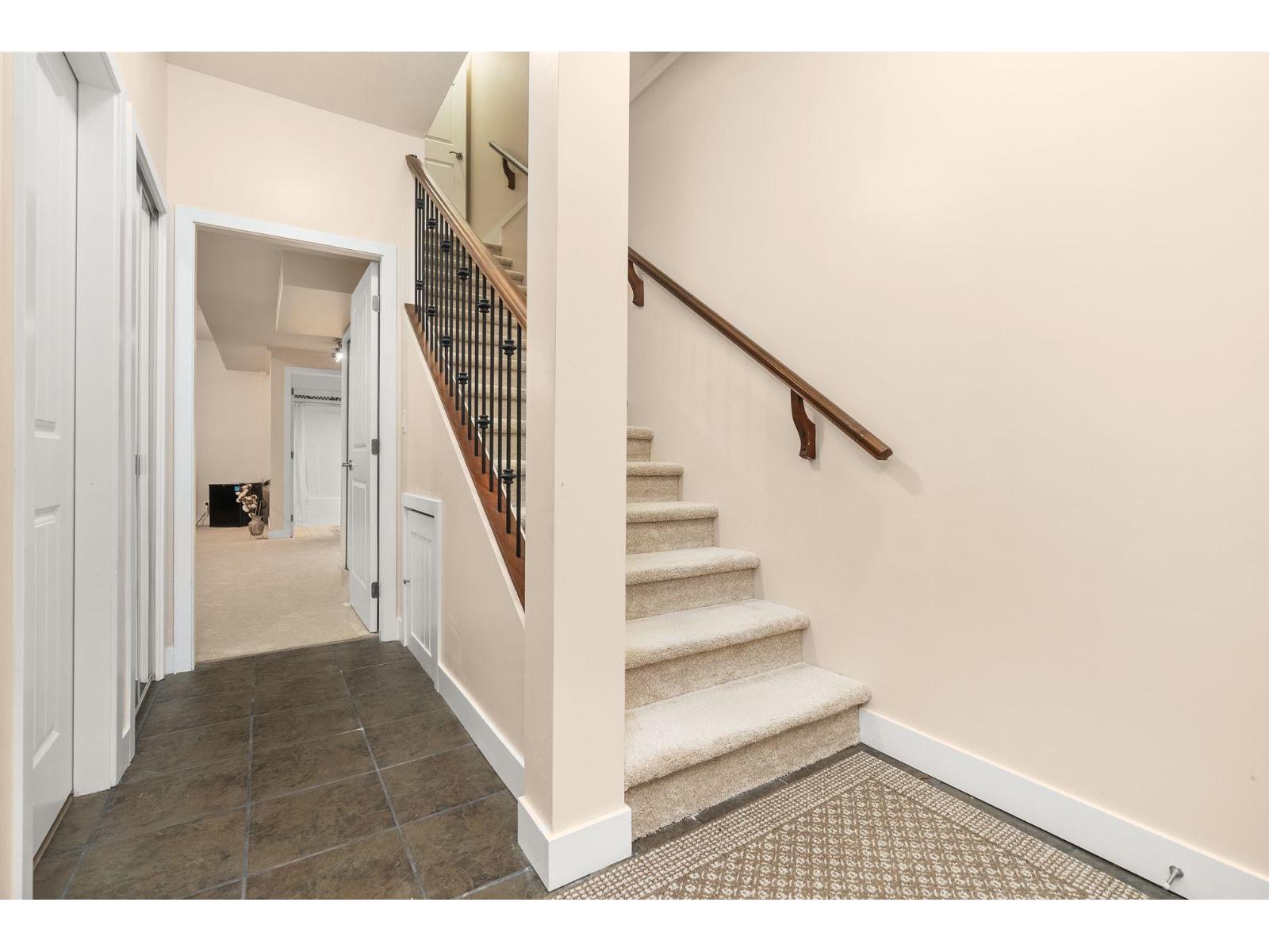 8 35626 Mckee Road, Abbotsford, British Columbia  V3G 2L6 - Photo 3 - R3072092