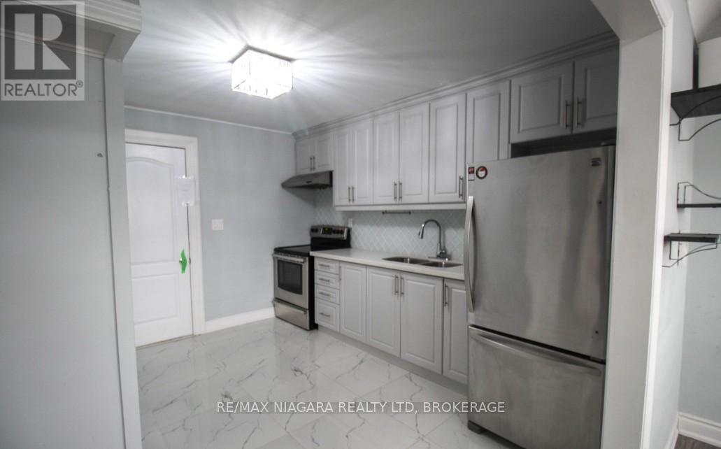 9 Inglewood Road, St. Catharines (Oakdale), Ontario  L2P 2C3 - Photo 4 - X12436623