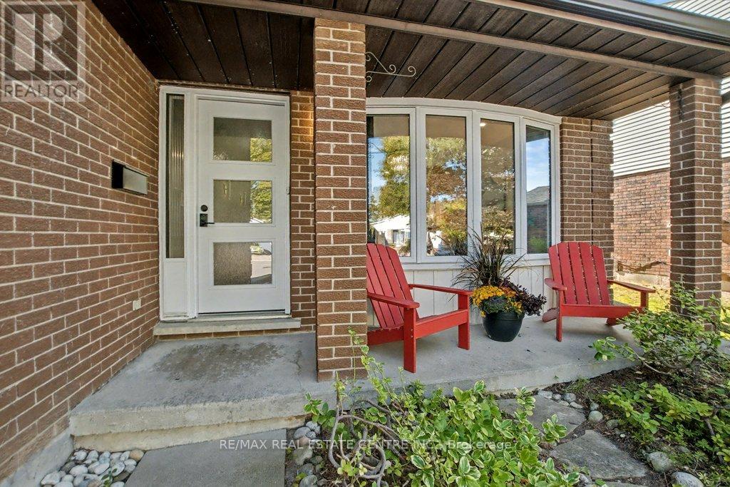 166 Westvale Drive, Waterloo, Ontario  N2T 1C2 - Photo 3 - X12479634