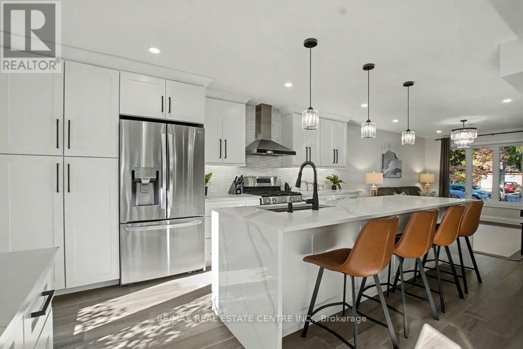 166 WESTVALE DRIVE, Waterloo, Ontario