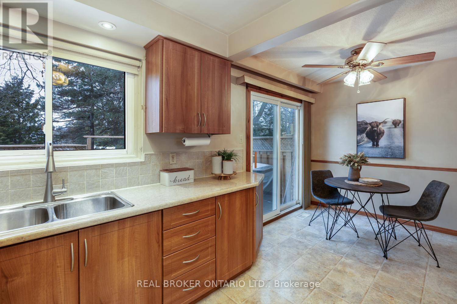 37 Macey Court, Ajax, Ontario  L1S 6E3 - Photo 10 - E12601658