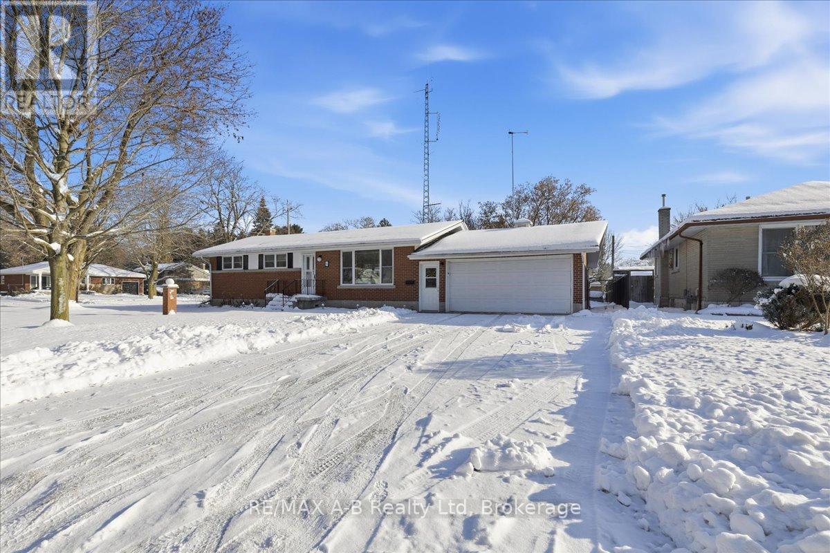 5 Mcdonald Street, Stratford, Ontario  N5A 4W4 - Photo 2 - X12601520