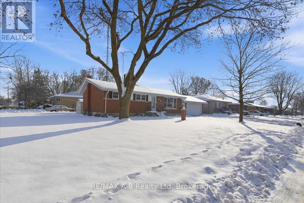 5 Mcdonald Street, Stratford, Ontario  N5A 4W4 - Photo 4 - X12601520