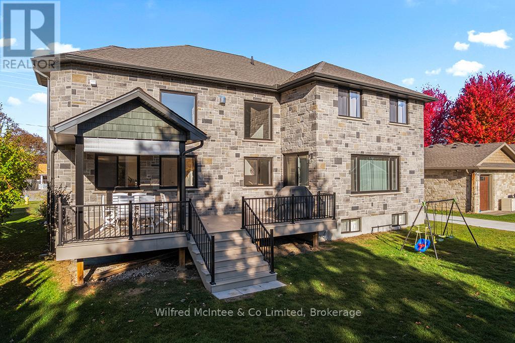 72 Victoria Street S, Saugeen Shores, Ontario  N0H 2L0 - Photo 4 - X12601602