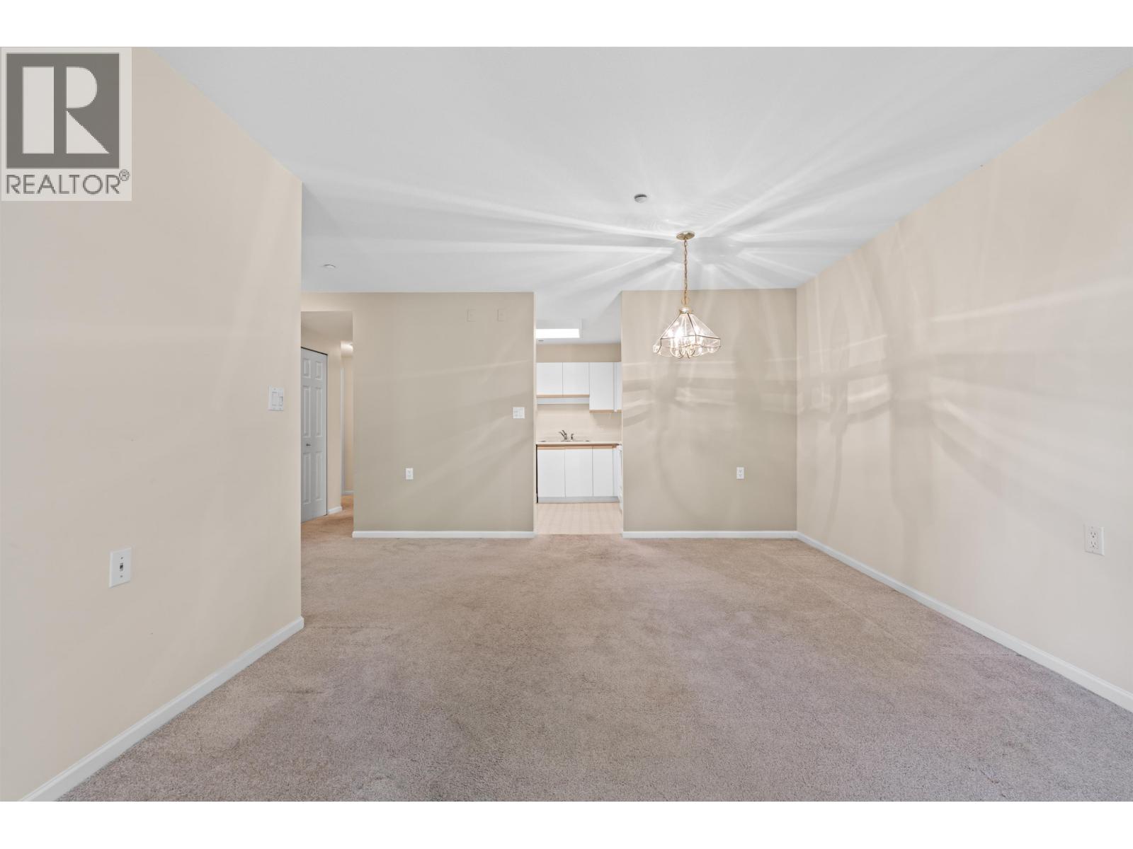 205 843 22nd Street, West Vancouver, British Columbia  V7V 4C1 - Photo 5 - R3045871