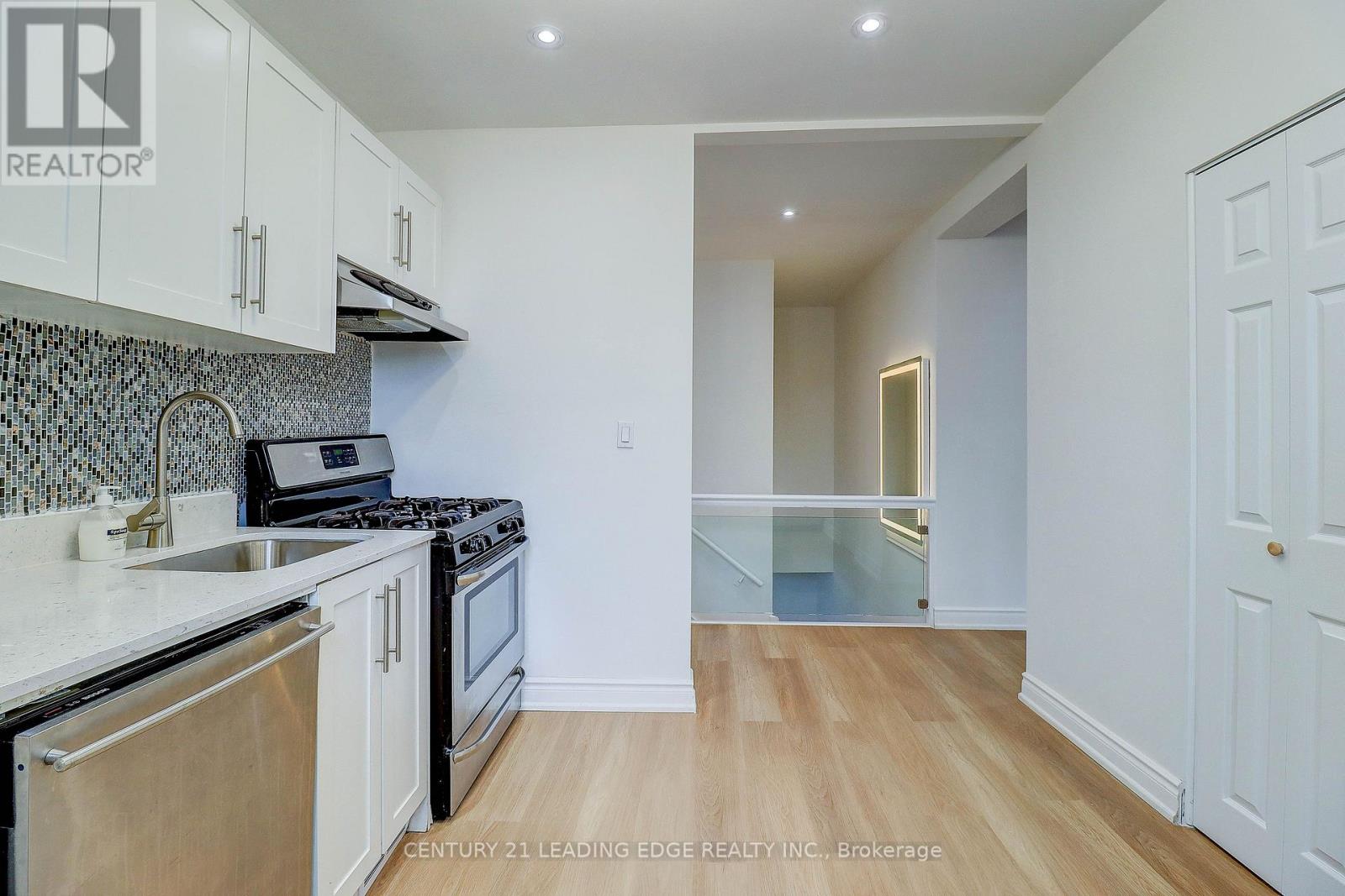 7 Ellsworth Avenue, Toronto, Ontario  M6G 2K4 - Photo 10 - C12601498