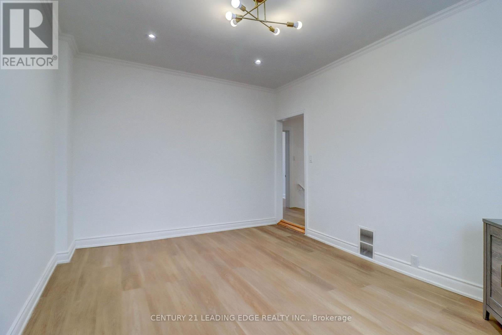 7 Ellsworth Avenue, Toronto, Ontario  M6G 2K4 - Photo 12 - C12601498