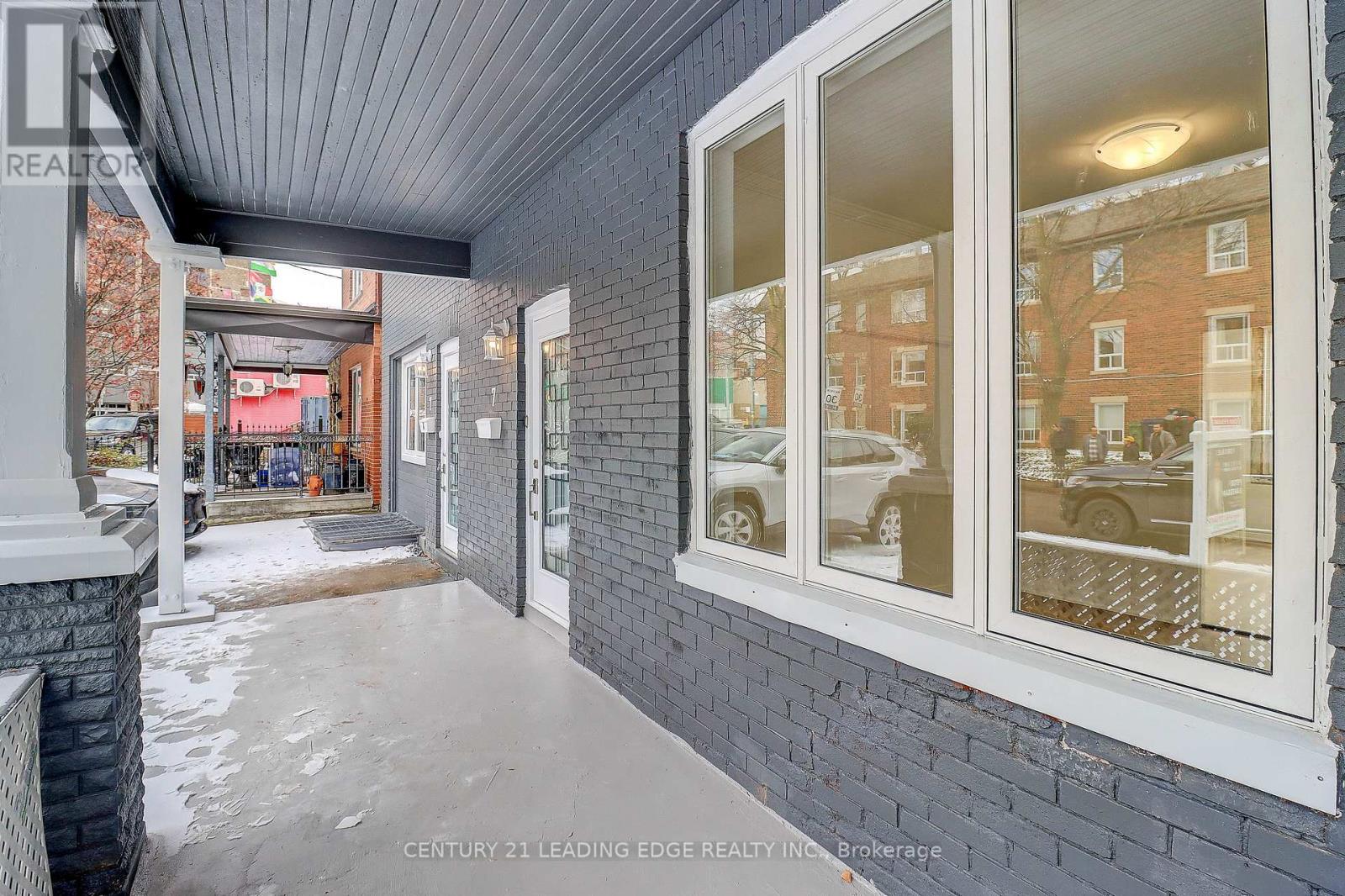 7 Ellsworth Avenue, Toronto, Ontario  M6G 2K4 - Photo 4 - C12601498