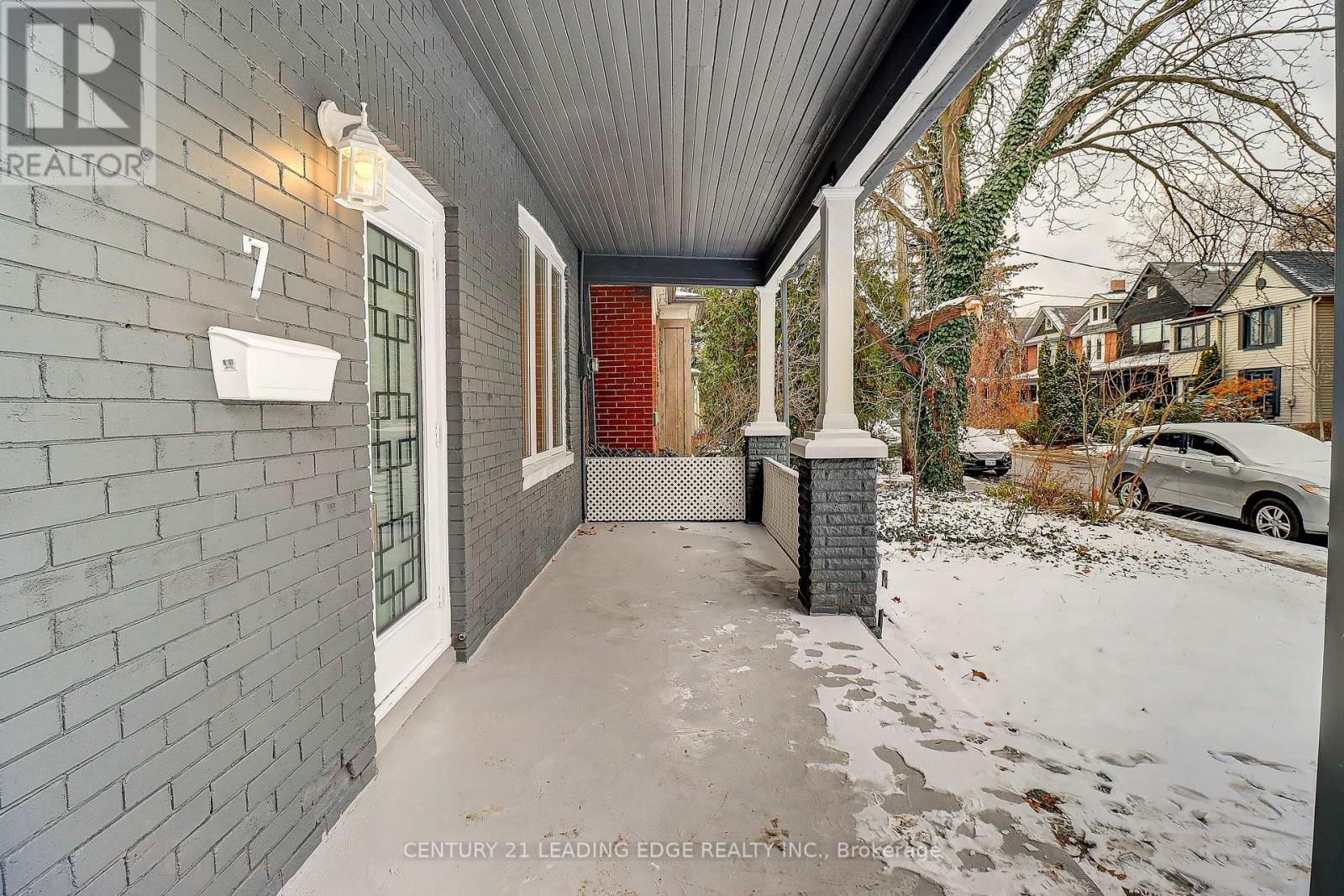 7 Ellsworth Avenue, Toronto, Ontario  M6G 2K4 - Photo 5 - C12601498