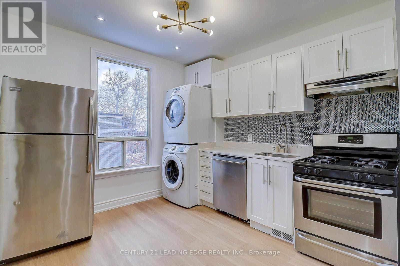 7 Ellsworth Avenue, Toronto, Ontario  M6G 2K4 - Photo 8 - C12601498