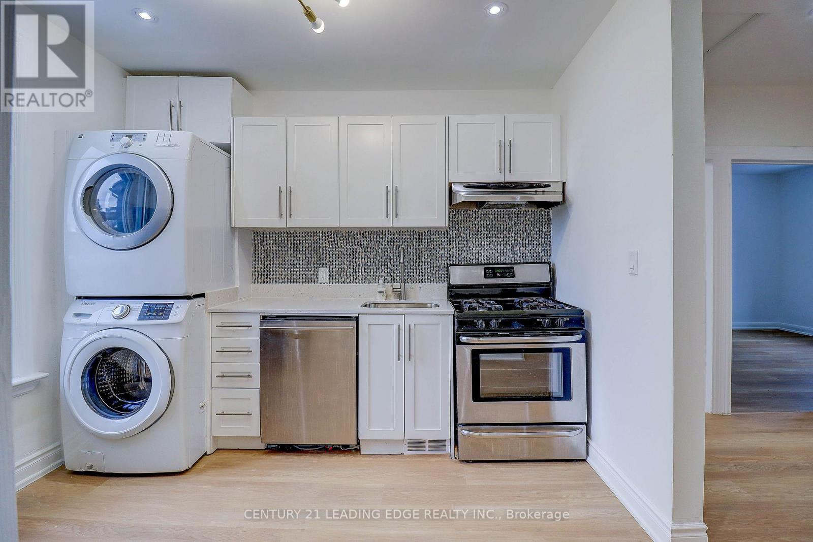 7 Ellsworth Avenue, Toronto, Ontario  M6G 2K4 - Photo 9 - C12601498