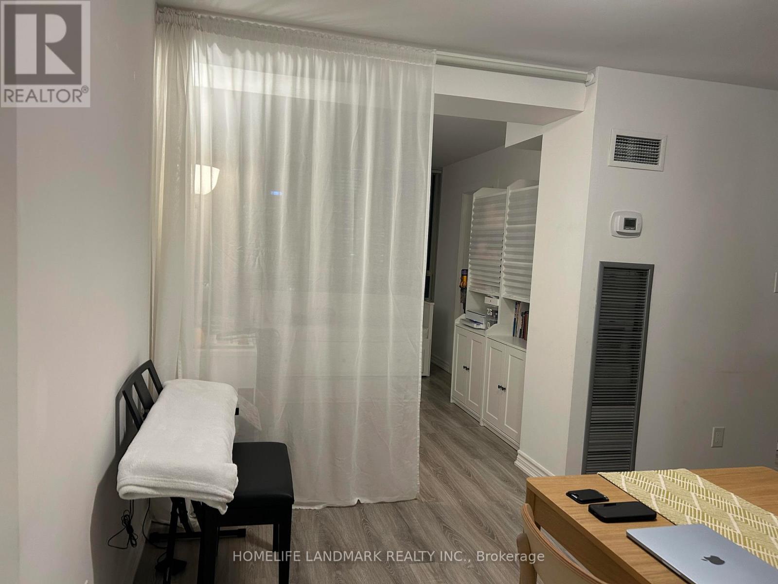 2413 - 633 Bay Street, Toronto, Ontario  M5G 2G4 - Photo 8 - C12601516