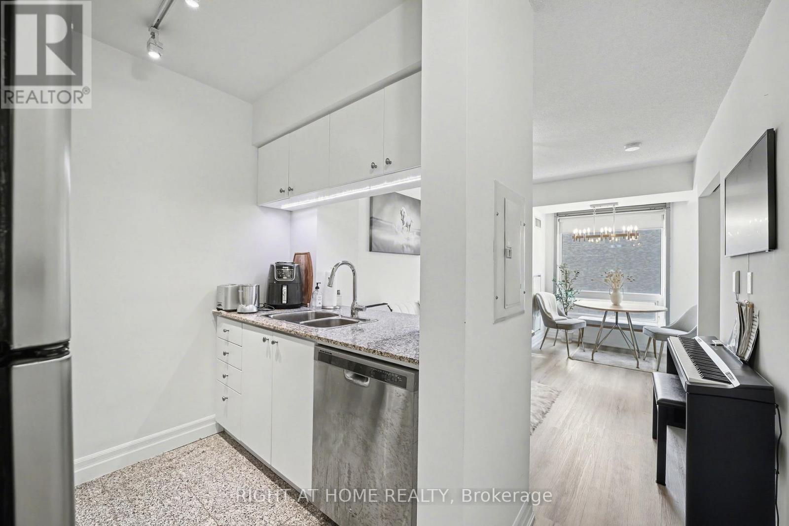 1308 - 8 Scollard Street, Toronto, Ontario  M5R 1M2 - Photo 16 - C12601588