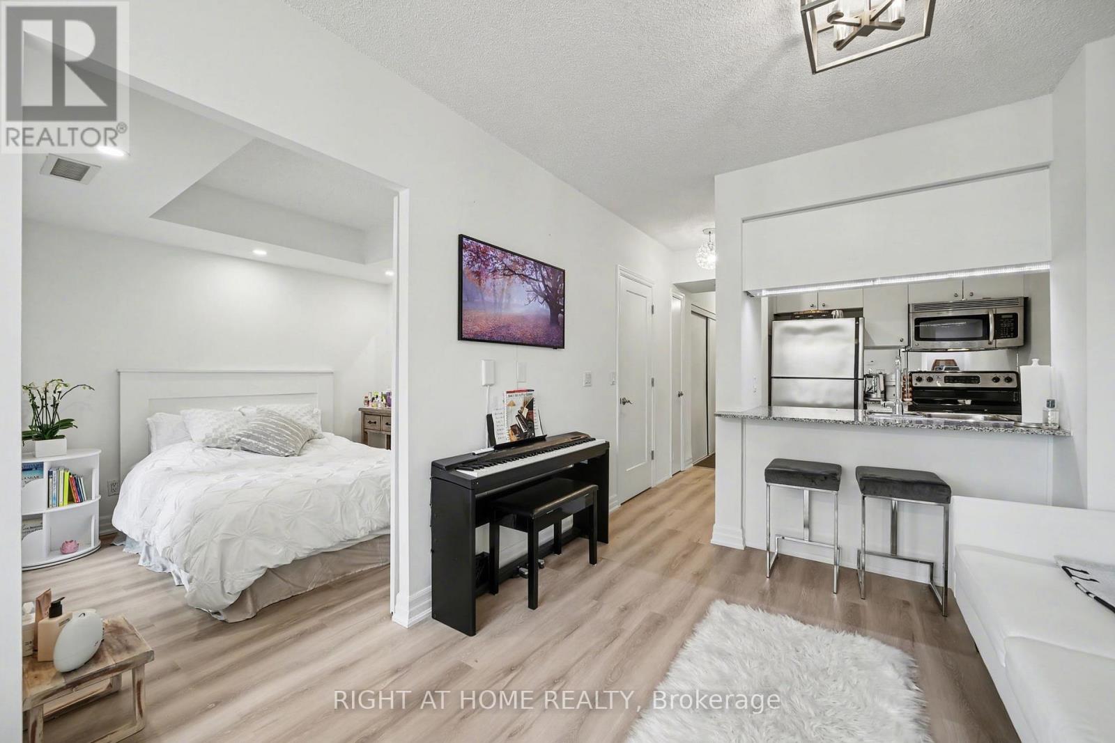 1308 - 8 Scollard Street, Toronto, Ontario  M5R 1M2 - Photo 23 - C12601588