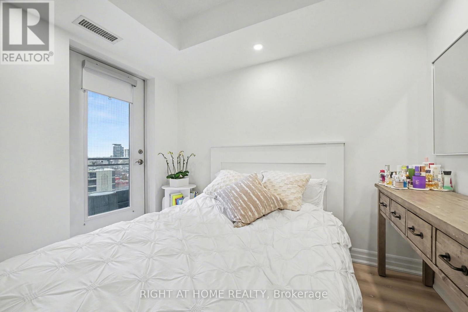 1308 - 8 Scollard Street, Toronto, Ontario  M5R 1M2 - Photo 25 - C12601588