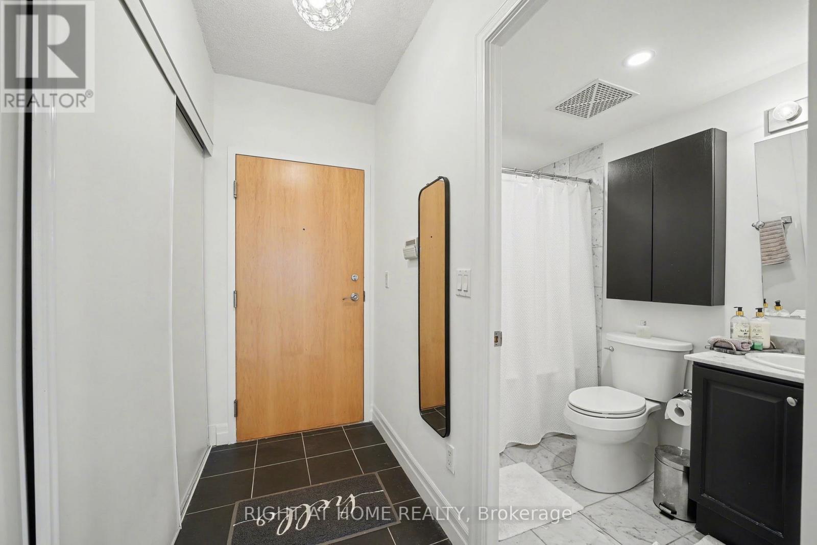 1308 - 8 Scollard Street, Toronto, Ontario  M5R 1M2 - Photo 4 - C12601588