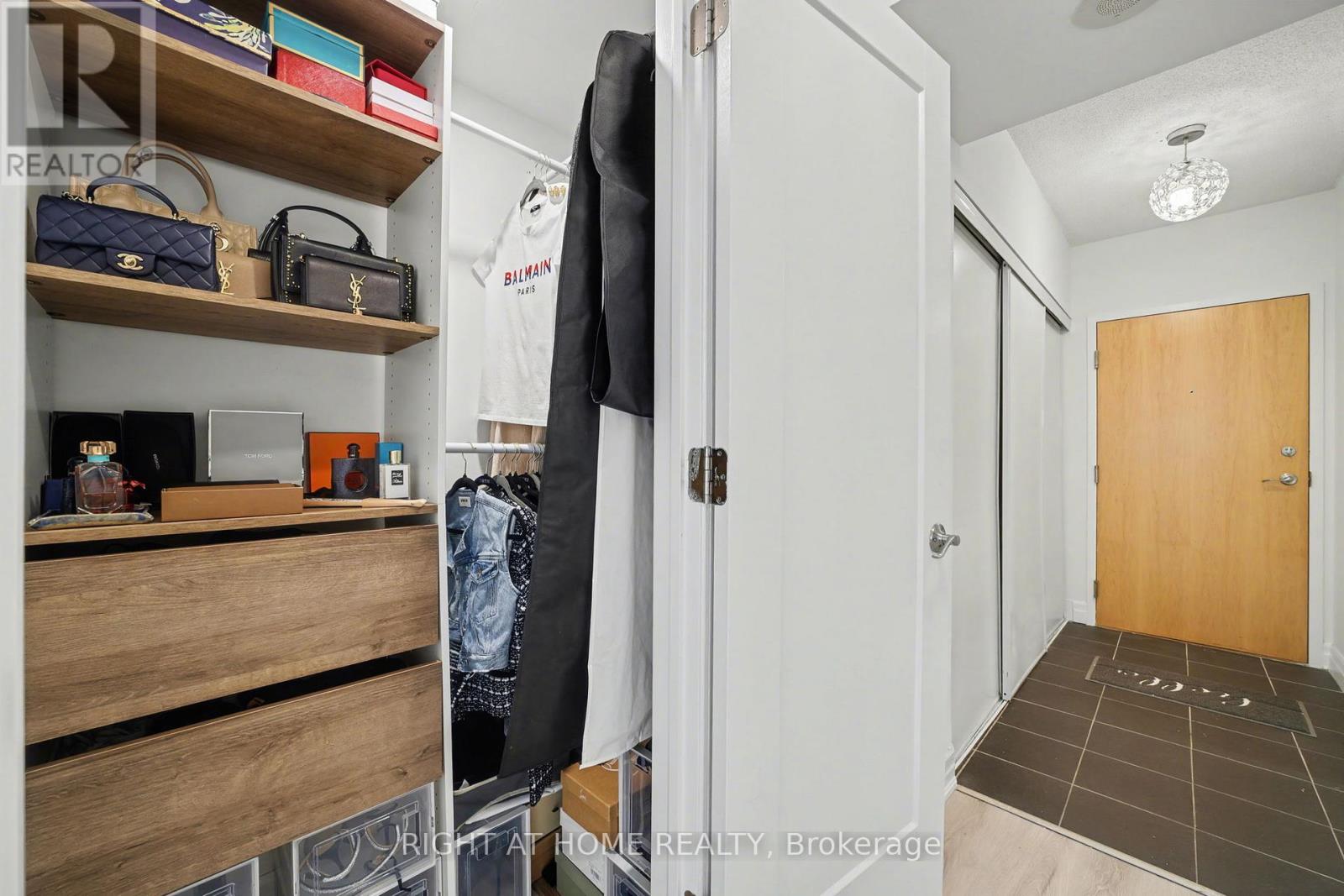 1308 - 8 Scollard Street, Toronto, Ontario  M5R 1M2 - Photo 8 - C12601588