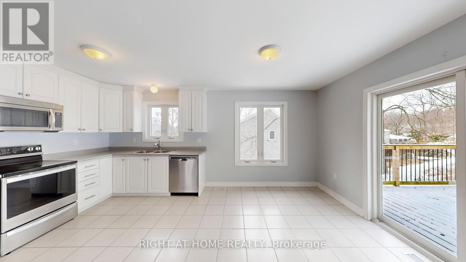 218 Main Street N, Newmarket, Ontario L3Y 9B2 - Photo 10 - N12601490