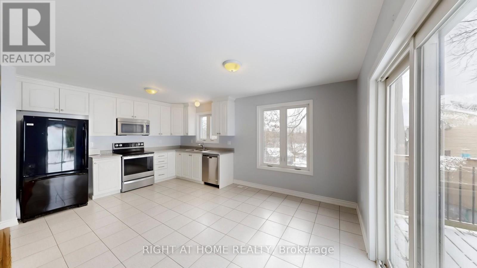 218 Main Street N, Newmarket, Ontario L3Y 9B2 - Photo 7 - N12601490