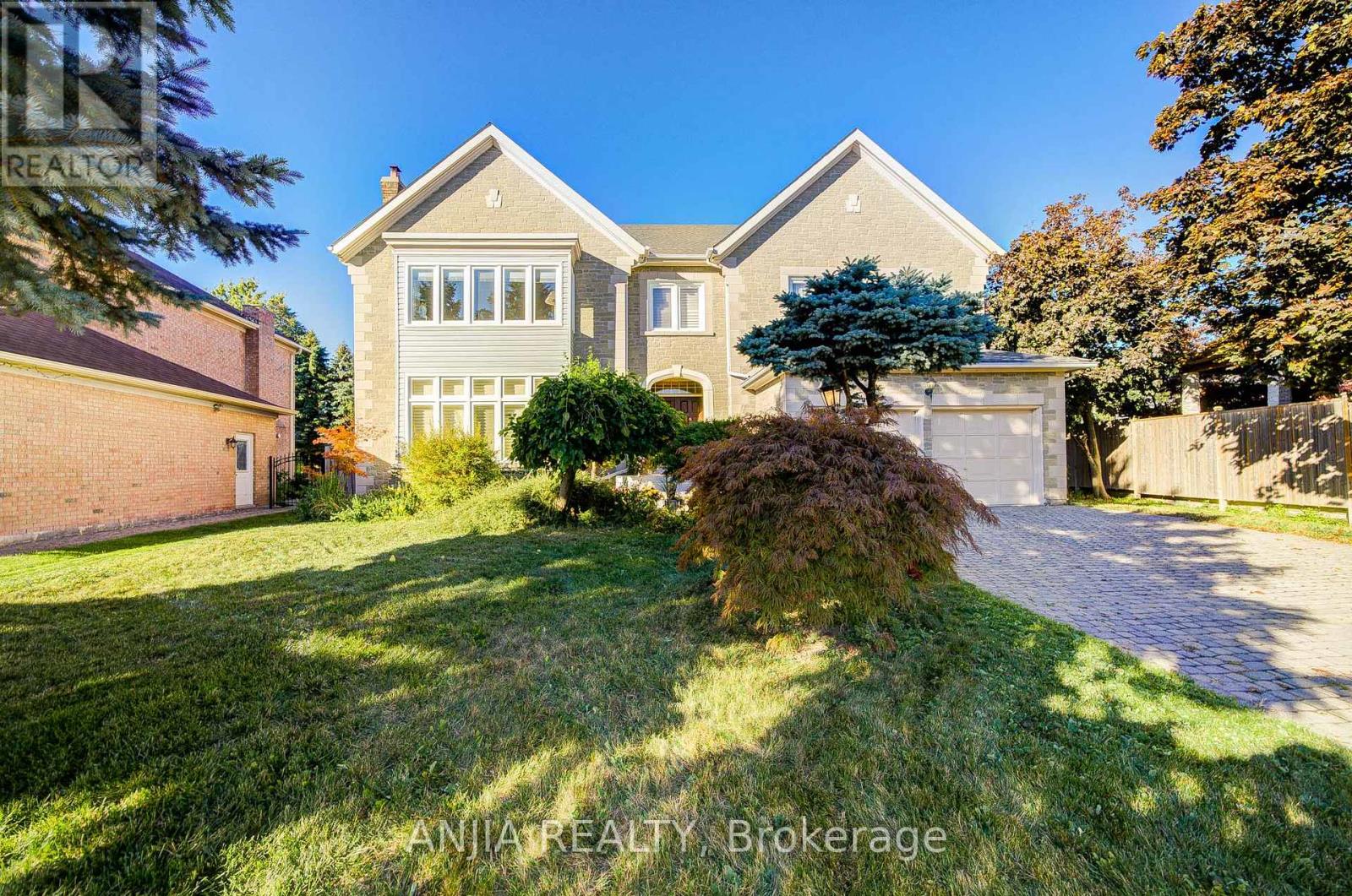 28 EDMUND CRESCENT, richmond hill (bayview hill), Ontario