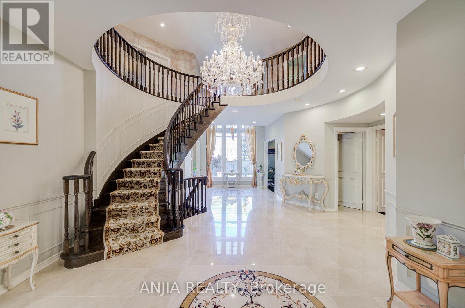 28 Edmund Crescent, Richmond Hill, Ontario  L4B 2X8 - Photo 10 - N12601532