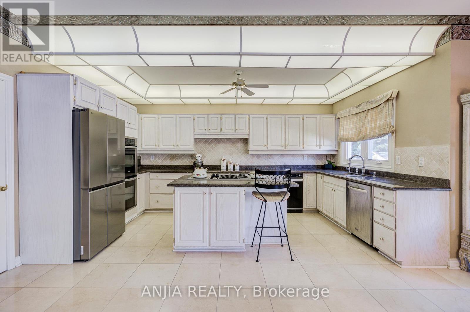 28 Edmund Crescent, Richmond Hill, Ontario  L4B 2X8 - Photo 15 - N12601532