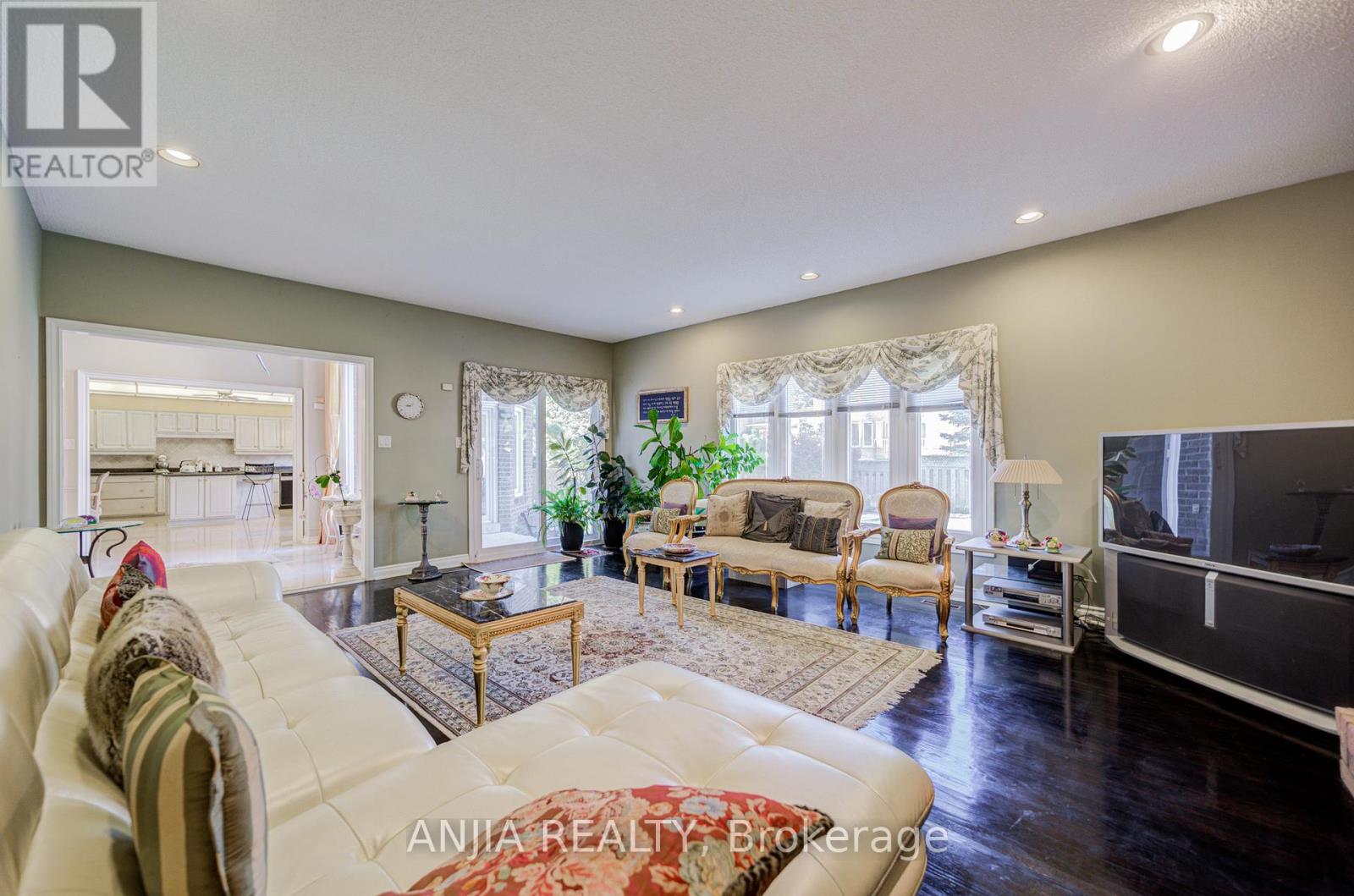 28 Edmund Crescent, Richmond Hill, Ontario  L4B 2X8 - Photo 19 - N12601532