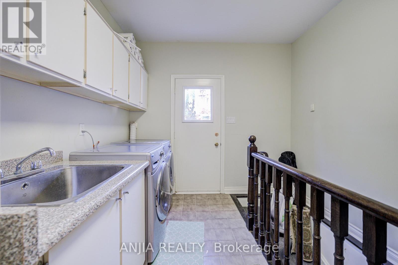 28 Edmund Crescent, Richmond Hill, Ontario  L4B 2X8 - Photo 22 - N12601532