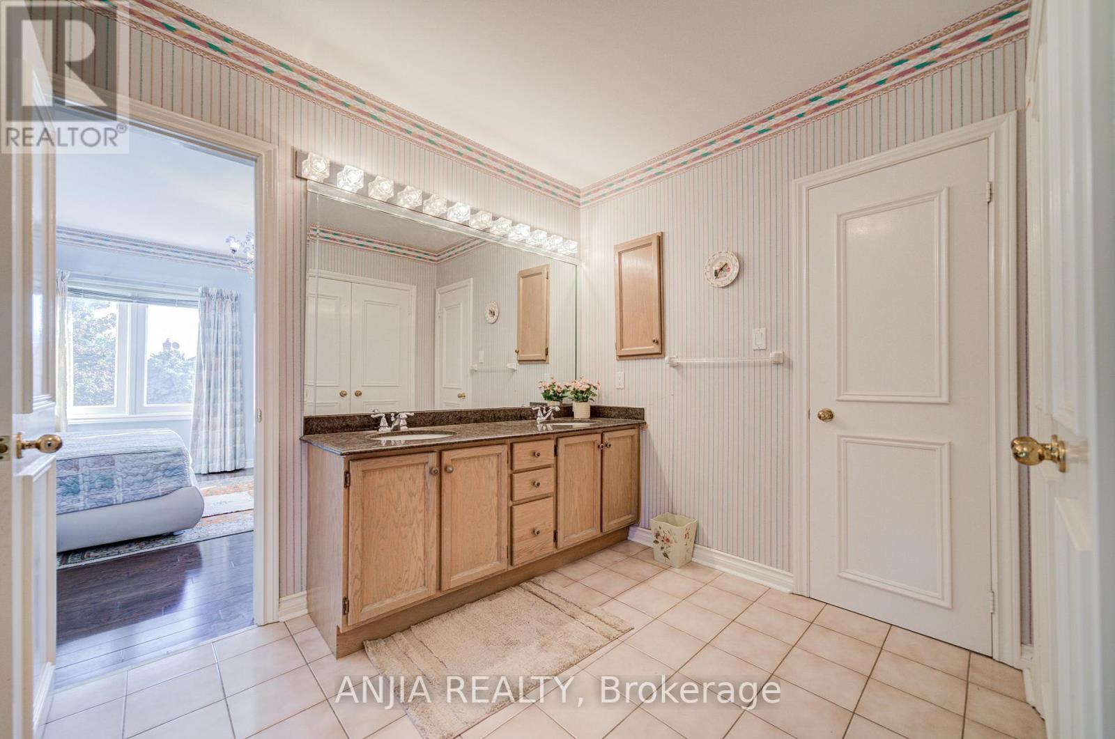 28 Edmund Crescent, Richmond Hill, Ontario  L4B 2X8 - Photo 33 - N12601532