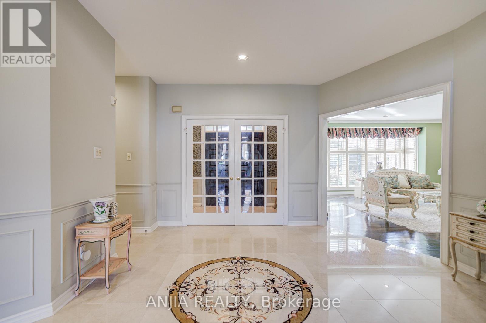 28 Edmund Crescent, Richmond Hill, Ontario  L4B 2X8 - Photo 9 - N12601532