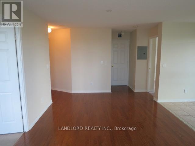 204 - 11 Oneida Crescent, Richmond Hill, Ontario  L4B 0A1 - Photo 5 - N12601536