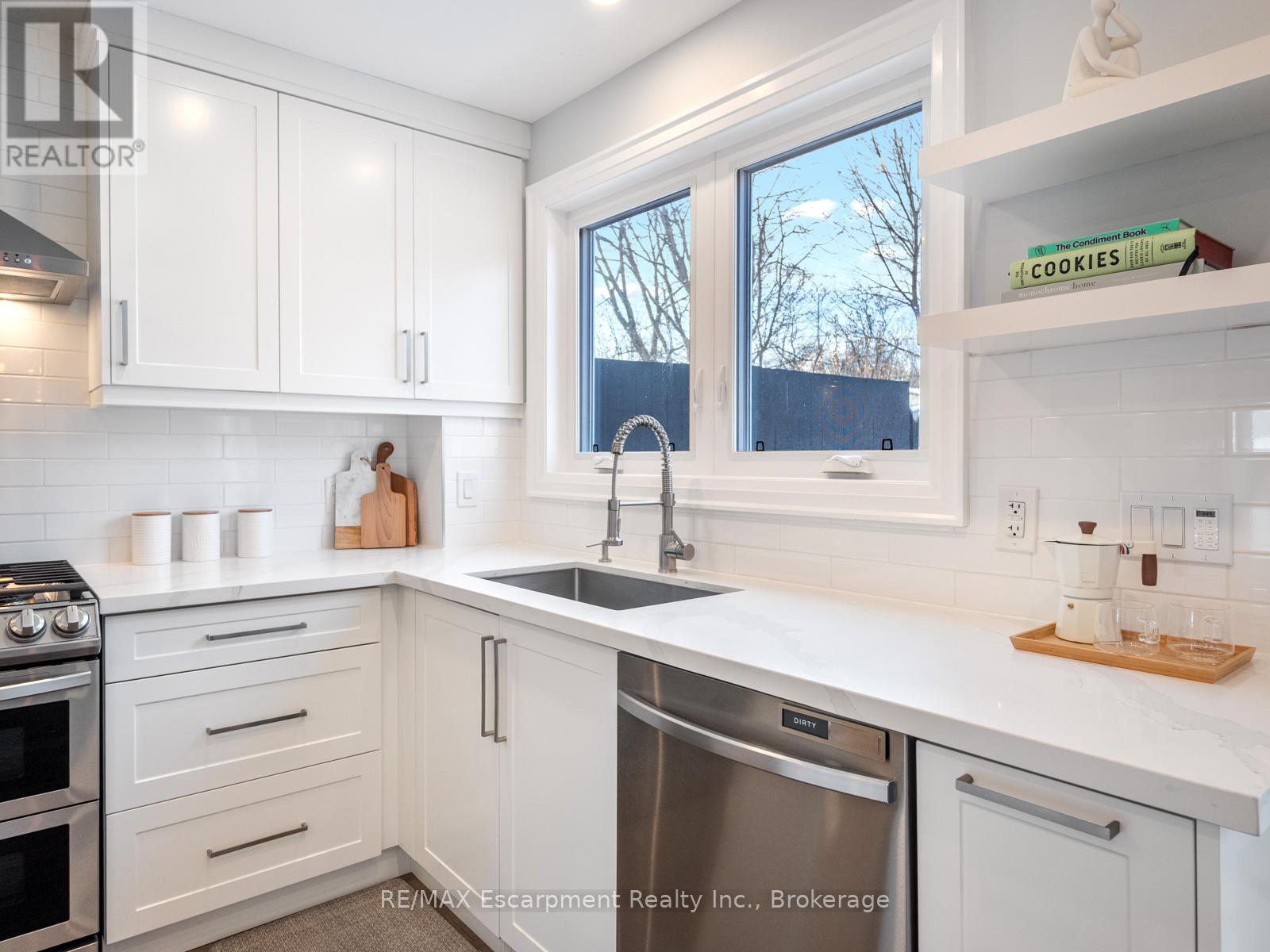 143 Chalfield Lane, Mississauga, Ontario L4Z 1K8 - Photo 12 - W12601722