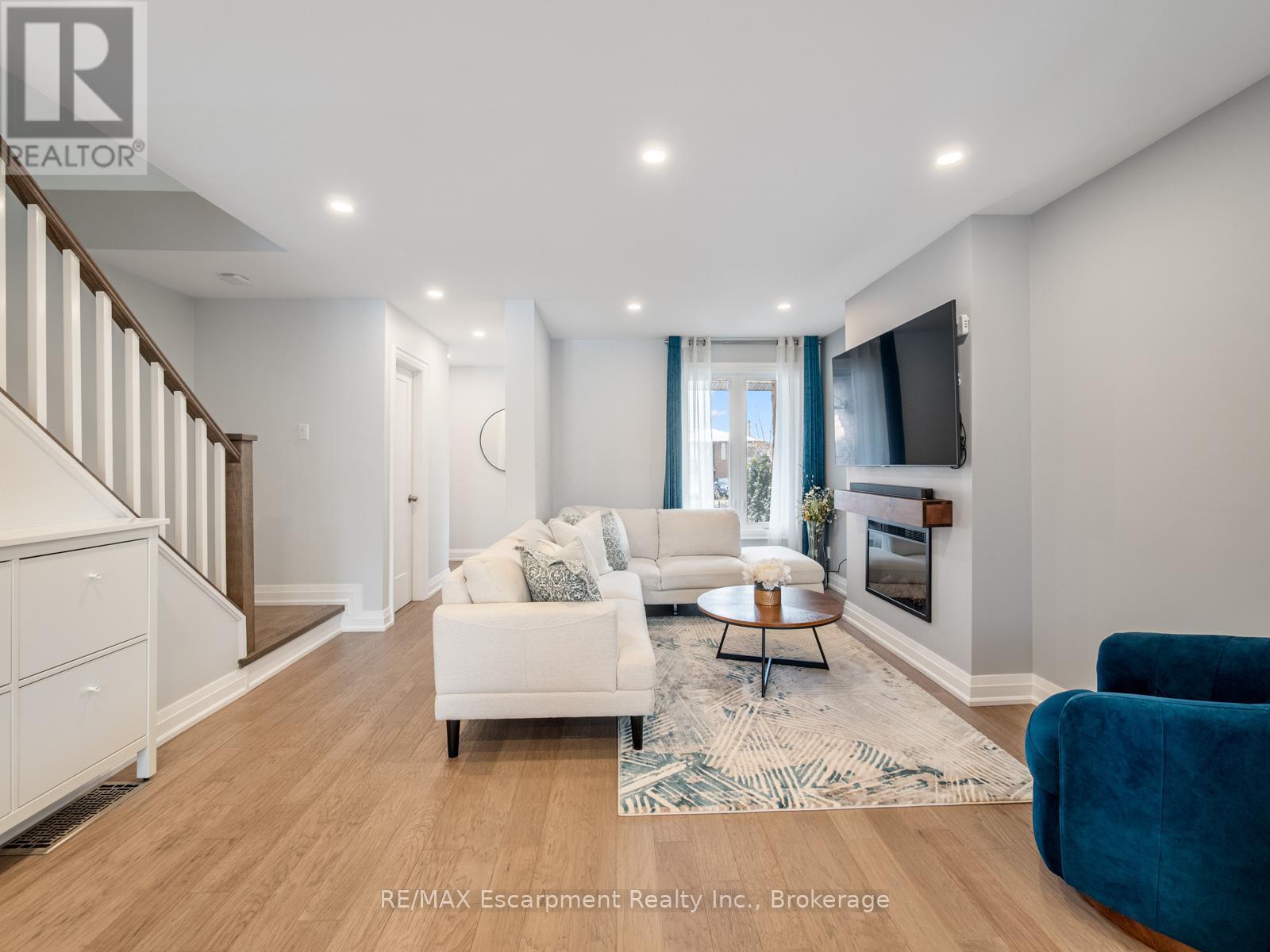 143 Chalfield Lane, Mississauga, Ontario L4Z 1K8 - Photo 6 - W12601722